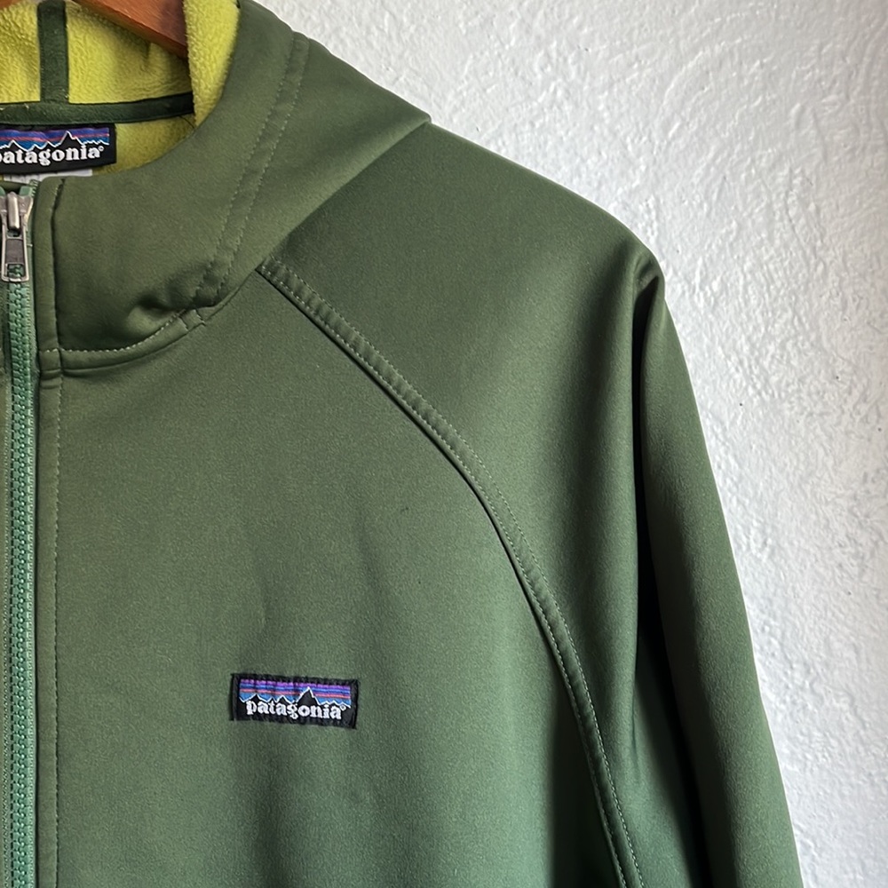 Patagonia mens green hooded shell jacket Large